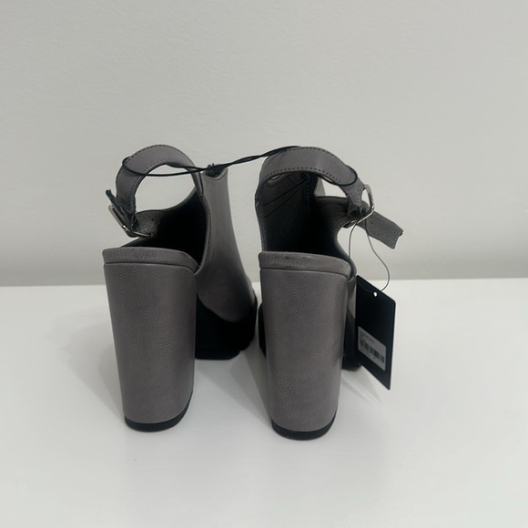 Forever 21 Gray heel boots size 8 NWT - Picture 3 of 4